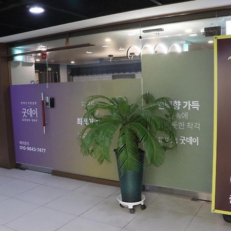 Goodday Jjimjilbang Hotel Incshon Kültér fotó
